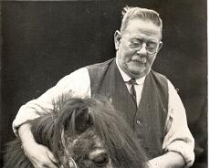 Frank Cranmer-3 Frank Cranmer, blacksmith, with Marie Corelli's pony