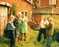 img20211203_0003 The Sayce family talking to Harry England at Moor Hills
