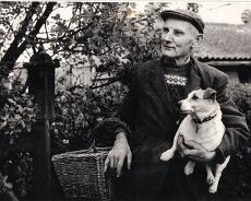 TEW02726462_00032 George Reeve and Jack the dog