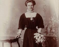 TEW02726462_00045 Polly Reeve on her wedding day in 1917. George Reeve's mother.